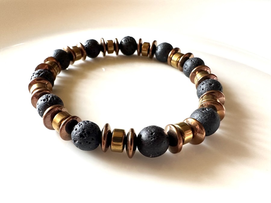 Lavos ir hematito akmenukų apyrankė